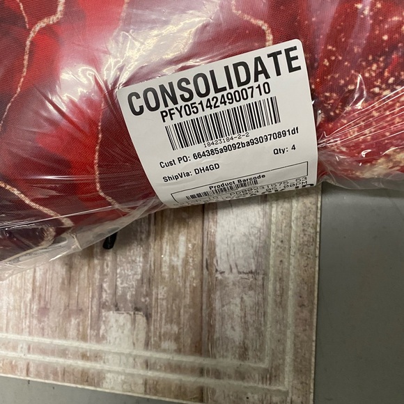 2 Red Marble Art Modern Decor Throw Pillows - NIB - 18’x18’ Gorgeous Collection - Picture 4 of 8